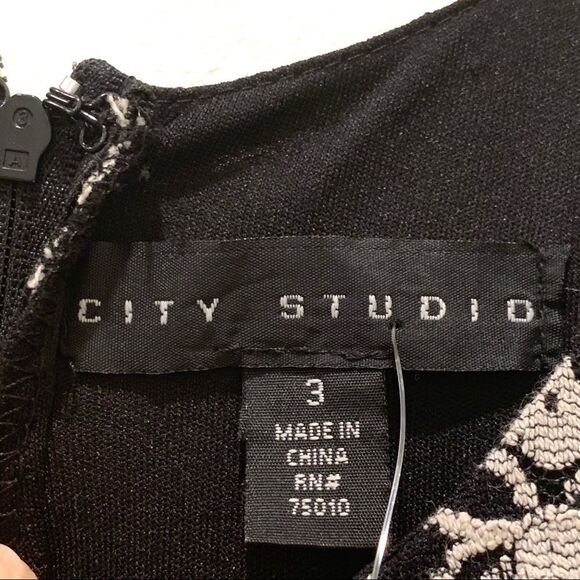NWT Juniors City Studio Black & Cream Floral Lace Fit and Flare Dress Size 3 - Picture 4 of 10